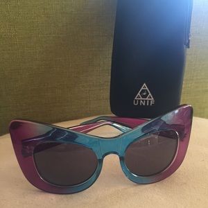 UNIF the sosh sunglasses  Cat eye 90s vibes